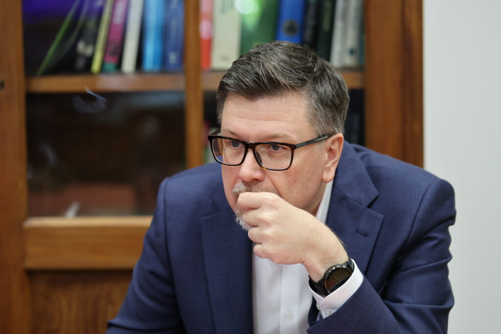Tydzień Noblowski 2025. Prof. Kaczmarczyk w oczekiwaniu na werdykt. 13.10.2025. Fot. Krystian Szczęsny.