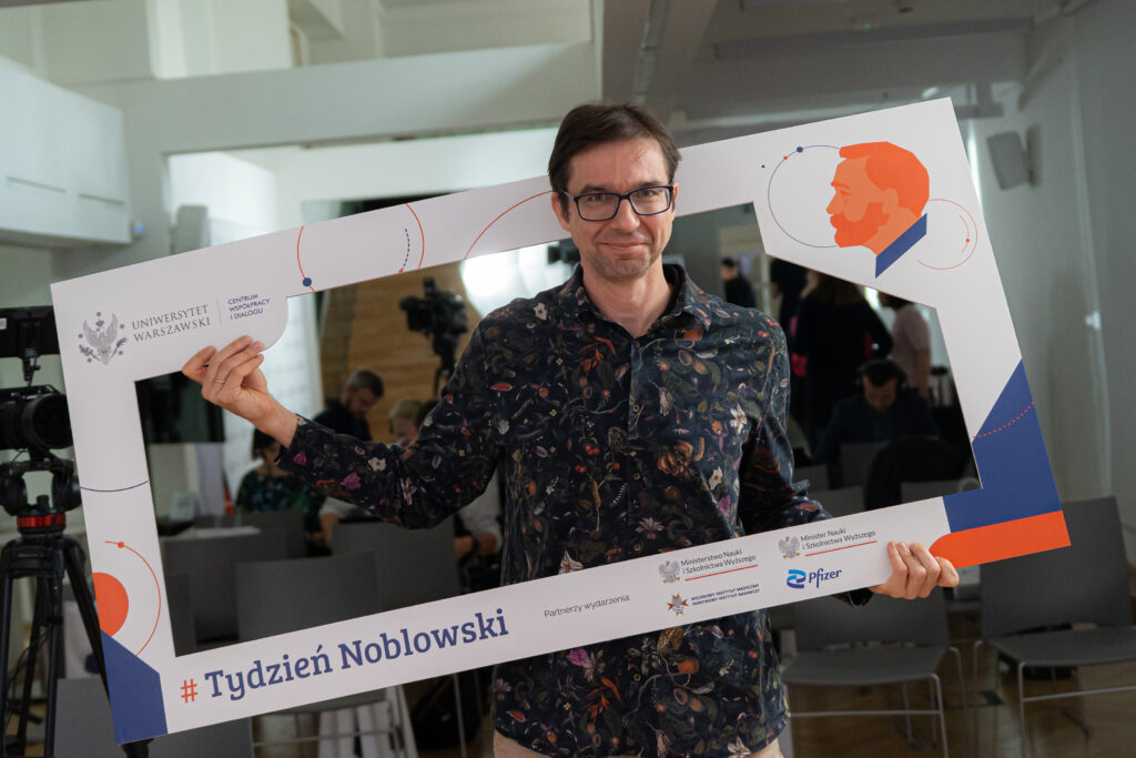 Tydzień Noblowski 2025. 7.10.2025. Prof. Demkowicz-Dobrzański. Fot. Krystian Szczęsny.