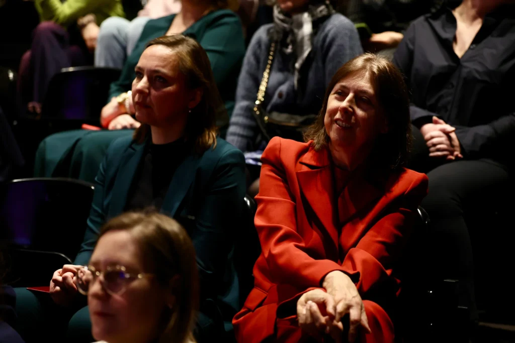 Prorektor UW ds. rozwoju, prof. Ewa Krogulec, i Barbara Szelewa-Kropiwnicka (MNiSW) podczas uroczystej inauguracji. Fot. CWiD UW