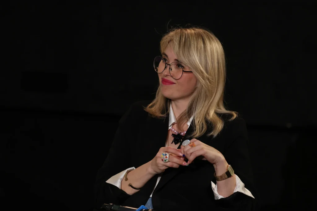 Kaja Klimek podczas rozmowy. Fot. CWiD UW