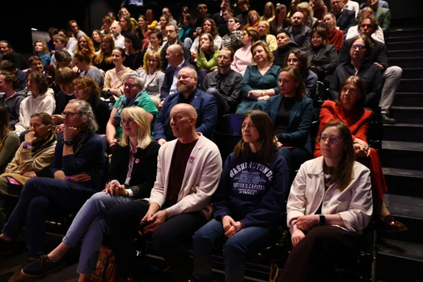 Publiczność na pokazie filmu Świat po pracy. Fot. CWiD UW